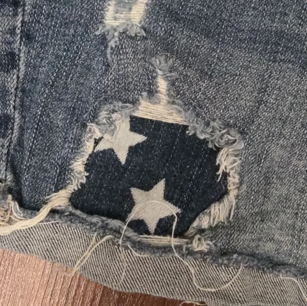 Distressed Denim Shorts Star Patch Raw Hem Blue Womens 11/12 Mid Rise Cutoff - Picture 3 of 10